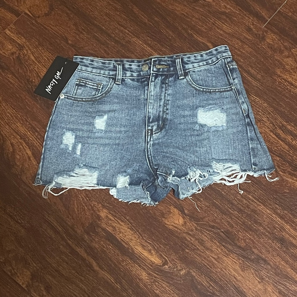 FRAYED DENIM SHORTS